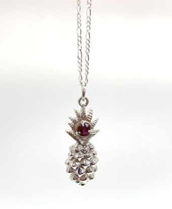 Imagen de Dije piña con Cadena incluida.