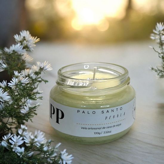Imagen de Vela Artesanal y Aromática – Palo Santo y Peonía 100g
