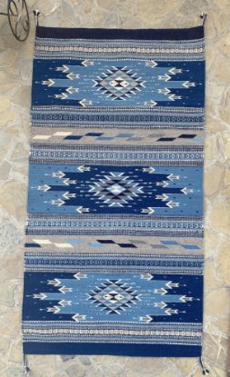 Imagen de Tapete de lana Azul Indigo tenido natural  tejido a mano con colores vegetales  80x150cm
