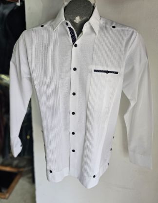 Imagen de Guayabera de Lino Color Modelo Embajador Manga Larga
