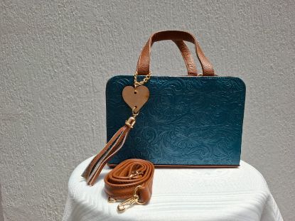 Imagen de Bolsa Juvenil Color Azul. Piel Cincelada