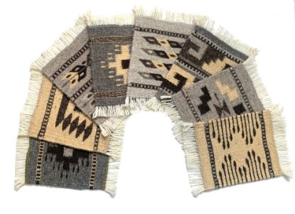 Imagen de 8  piezas de Posa Vasos de Lana  color neutral natural,  Tejido a Mano, 12x15 cm Mini Tapetes 