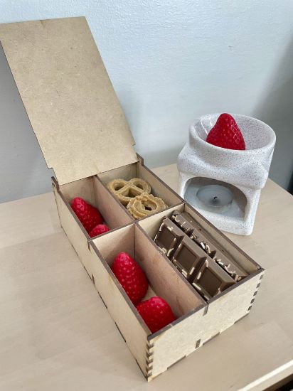 Imagen de Cajita con ceras aromáticas: fresas, galletas y tabletas de chocolate