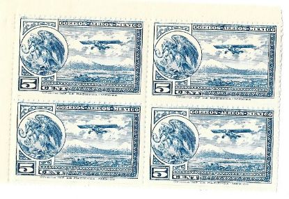 Imagen de BLOCK DE 4 ESTAMPILLAS AEREAS 1929 AGUILA Y BIPLANO 5C AZUL RULETEADAS NUEVAS