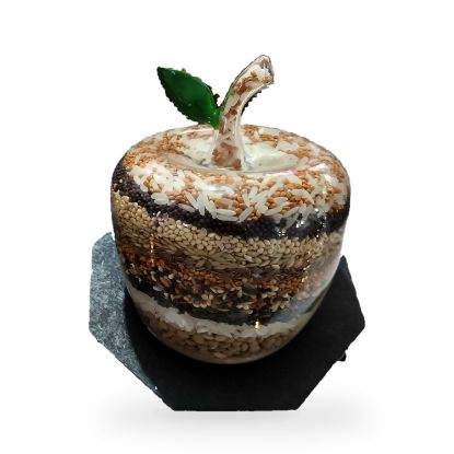 Imagen de Manzana de vidrio rellena de semillas