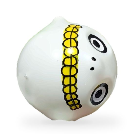 Imagen de Esfera de personaje blanco con costura amarilla