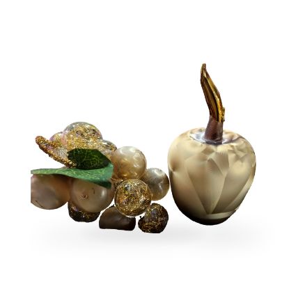 Imagen de Manzana de vidrio dorada con 2 racimos de uvas