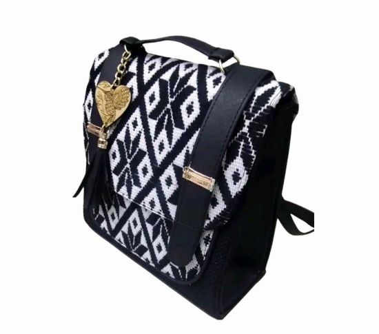 Imagen de Bolsa artesanal con tejido mazahua